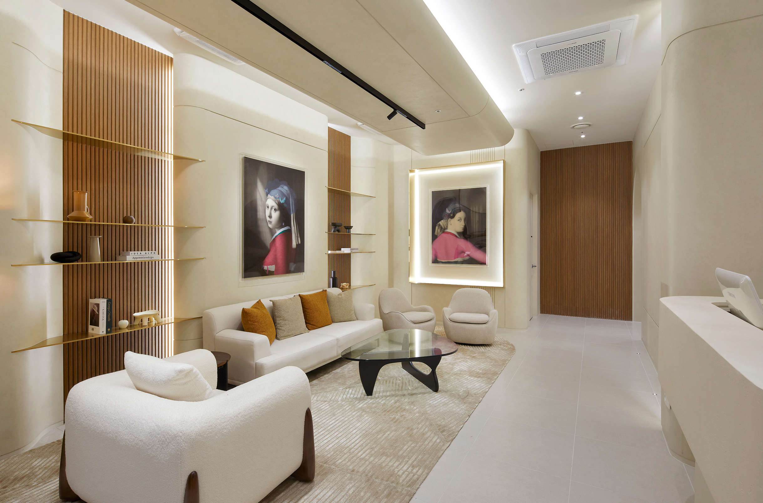 Premium patient lounge at Lienjang Clinic in Gangnam, Seoul