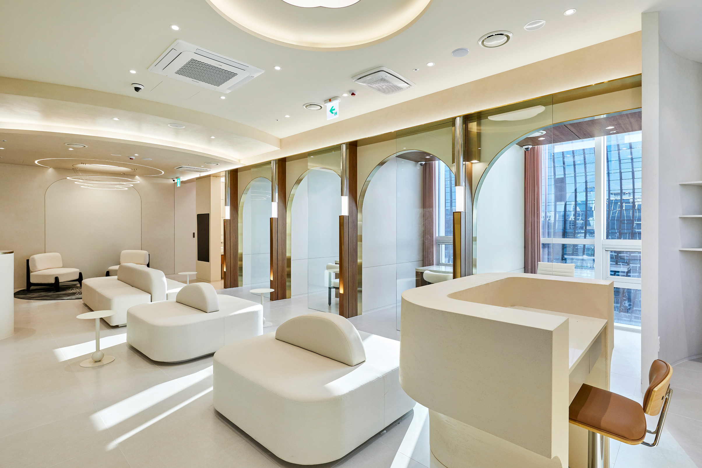 Personalized consultation room for aesthetic treatments at Lienjang Clinic