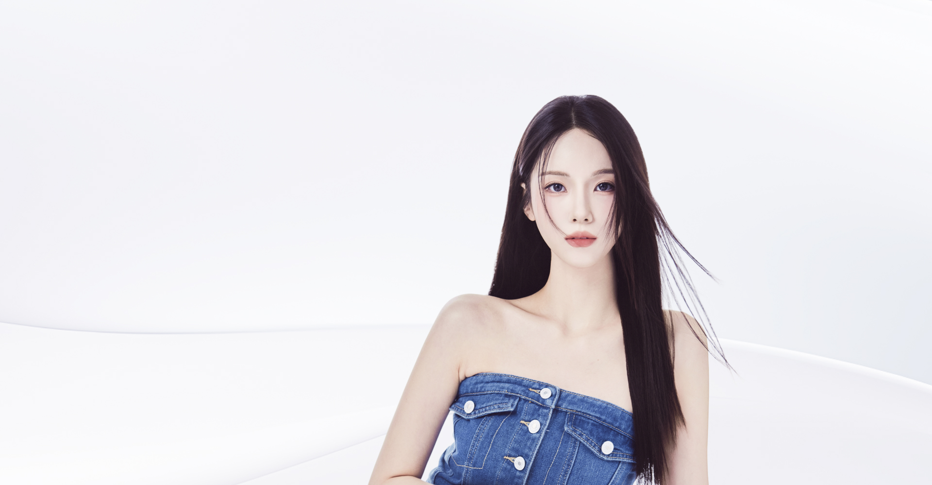 model with slim body contours representing lienjang body tox injections